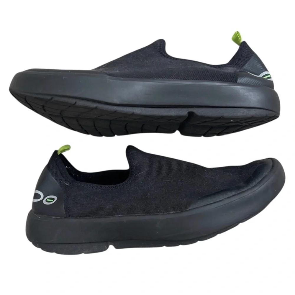 OOFOS OOMG EEZEE Low Shoe Slip On Sneakers Black Size 6